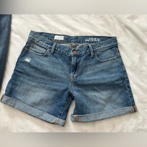 Gap mid rise shorts